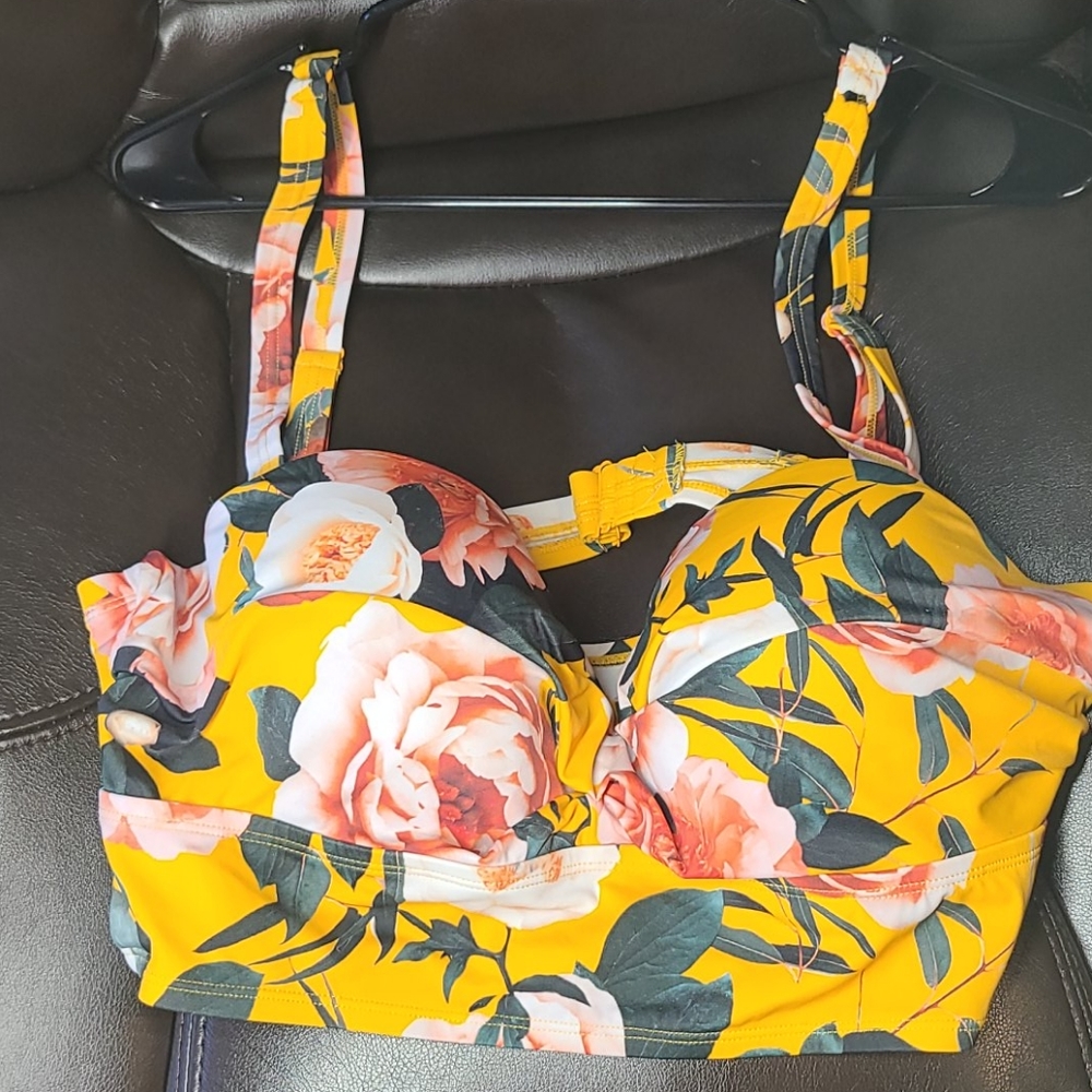 Torrid Bikini top with removable straps